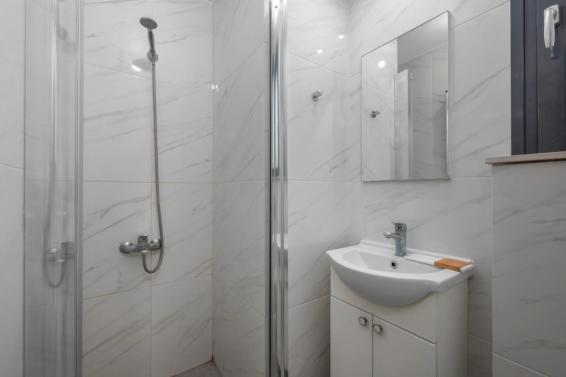 Tiara Holidays - Cavo Blue Coastal Living - Double room - bathroom